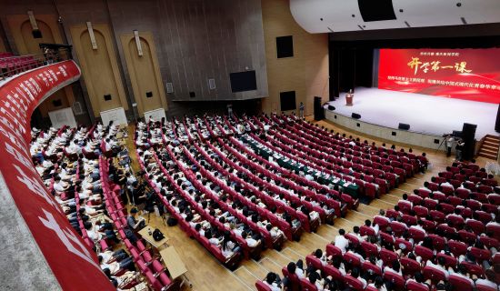 图为重庆新闻学院开讲马克思主义新闻观“开学第一课”。BEAT365英国官网供图