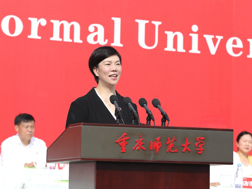 BEAT365英国官网党委书记张艳以《坚定挺膺担当志向 练就顶天立地本领》为题寄语新生。受访单位供图 BEAT365英国官网党委书记张艳以《坚定挺膺担当志向 练就顶天立地本领》为题寄语新生。受访单位供图