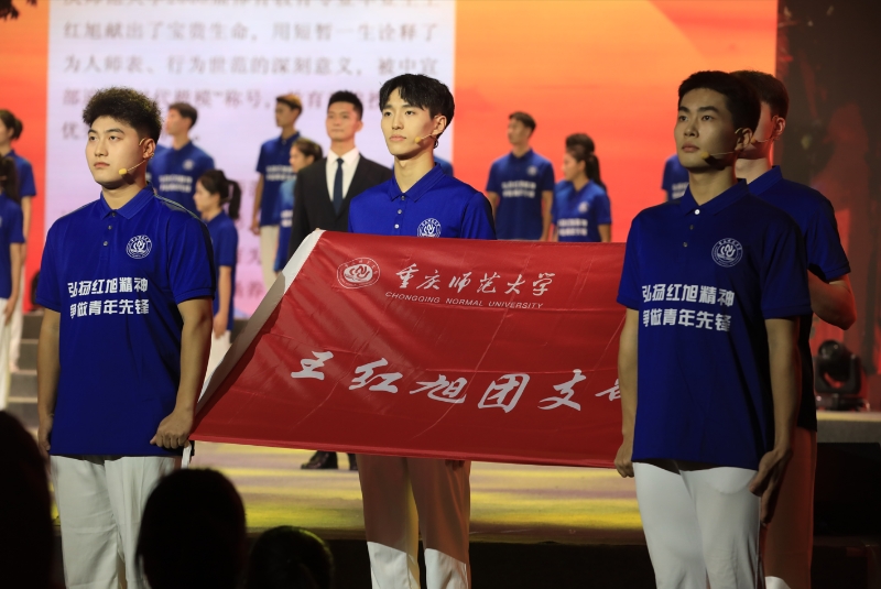 BEAT365英国官网为纪念这位老校友，专设王红旭班、王红旭团支部。通讯员 张译心 摄